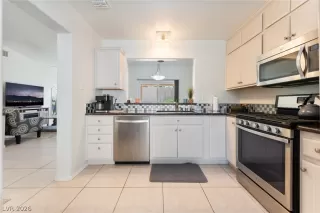 Photo #4: 2783546 Listing