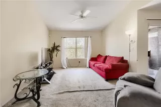 Photo #4: 2783548 Listing