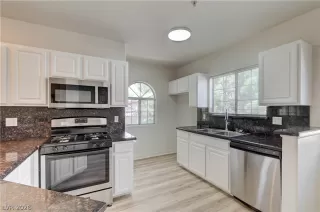 Photo #2: 2783592 Listing