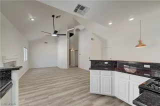 Photo #3: 2783592 Listing