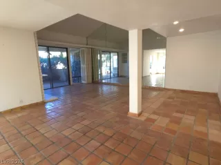 Photo #2: 2783606 Listing