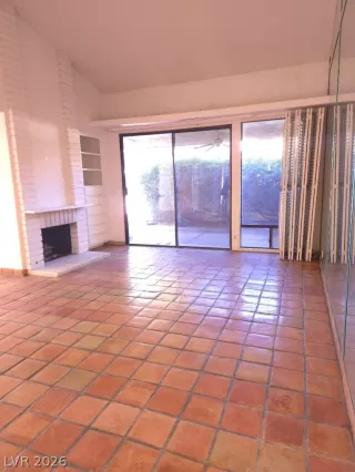 Photo #3: 2783606 Listing