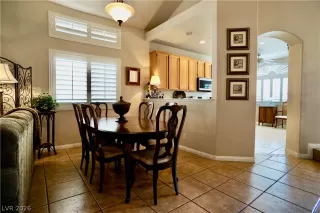 Photo #5: 2783642 Listing