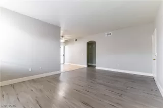Photo #4: 2783969 Listing