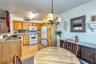 Photo #5: 2783977 Listing