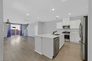 Photo #2: 2784005 Listing