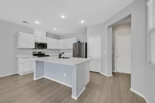 Photo #3: 2784005 Listing
