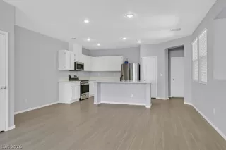 Photo #5: 2784005 Listing