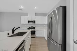 Photo #6: 2784005 Listing
