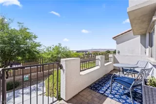 Photo #4: 2784037 Listing