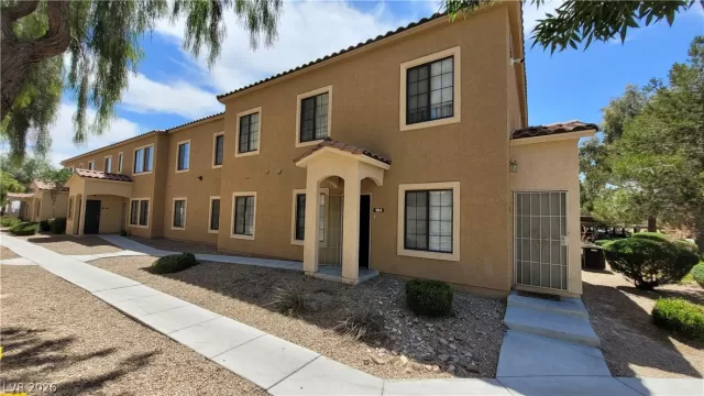 MLS: 2784108 Condo For Sale