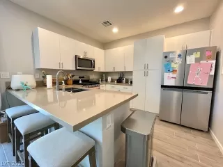 Photo #2: 2784119 Listing