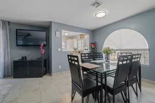 Photo #3: 2784158 Listing