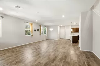 Photo #3: 2784198 Listing