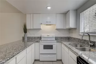 Photo #3: 2784229 Listing