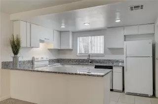 Photo #4: 2784229 Listing