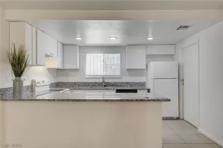 Photo #5: 2784229 Listing