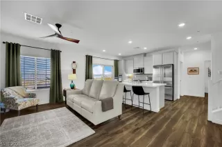 Photo #4: 2784348 Listing