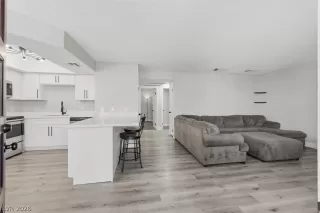 Photo #3: 2784399 Listing