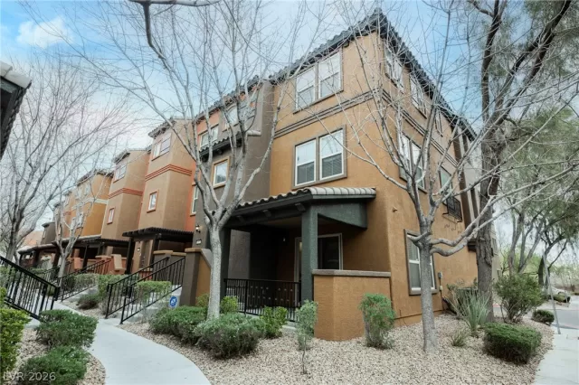 MLS: 2784410 Condo For Sale