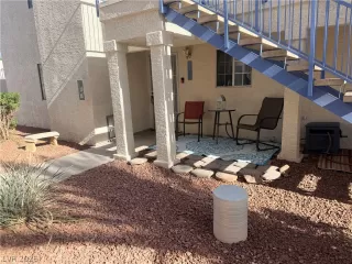Photo #3: 2784412 Listing