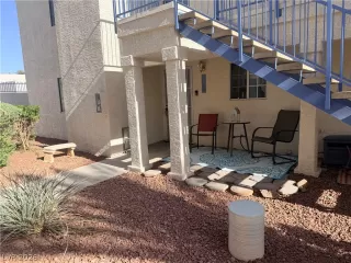 Photo #4: 2784412 Listing