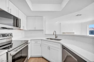 Photo #4: 2784505 Listing