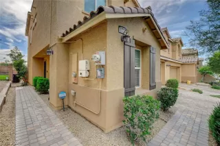 Photo #3: 2784538 Listing