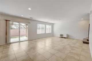 Photo #4: 2784538 Listing