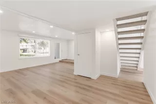 Photo #4: 2784548 Listing