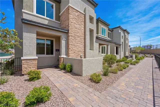 MLS: 2784563 Condo For Sale
