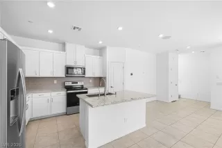 Photo #3: 2784563 Listing