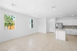 Photo #6: 2784563 Listing