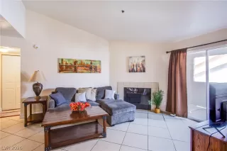 Photo #4: 2784626 Listing