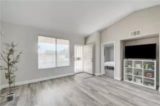 Photo #2: 2784641 Listing