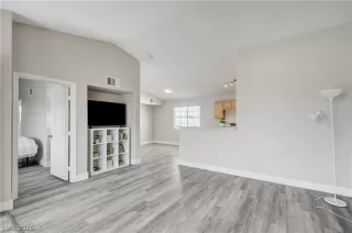 Photo #3: 2784641 Listing
