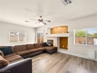 Photo #4: 2784691 Listing