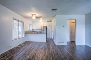 Photo #5: 2784711 Listing