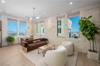 Photo #4: 2784765 Listing