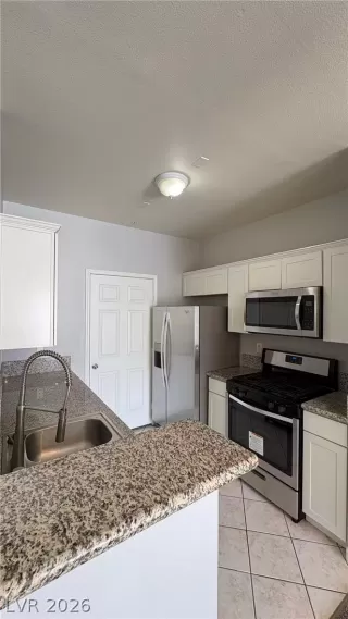 Photo #5: 2784808 Listing
