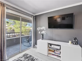 Photo #3: 2784858 Listing