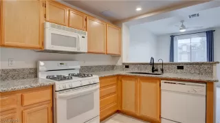 Photo #5: 2784861 Listing
