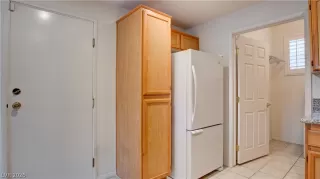 Photo #6: 2784861 Listing