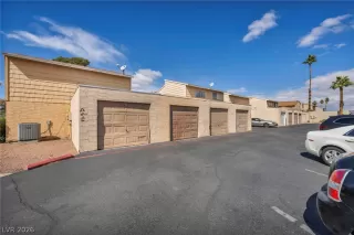 Photo #3: 2784872 Listing
