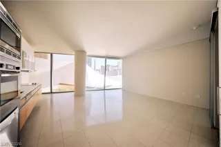 Photo #3: 2784880 Listing
