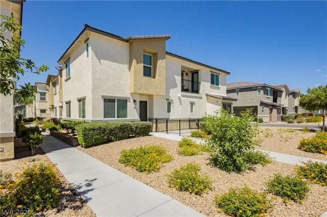 MLS: 2784919 Condo For Sale