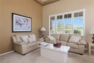 Photo #6: 2784957 Listing