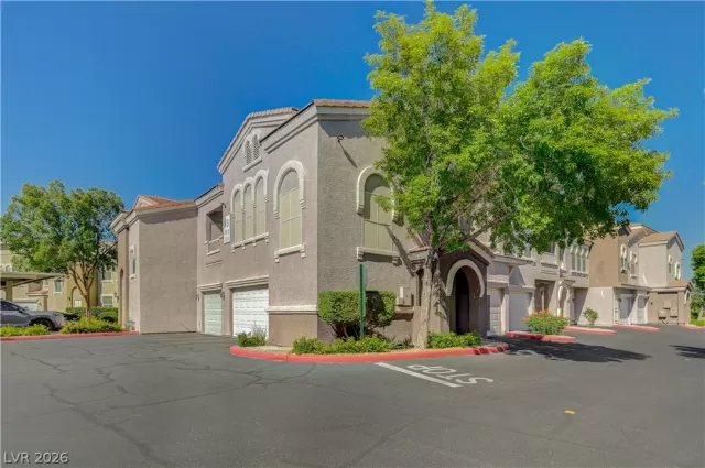 MLS: 2784999 Condo For Sale