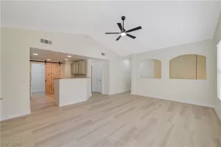 Photo #6: 2784999 Listing