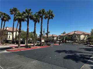 Photo #1: 2785008 Listing